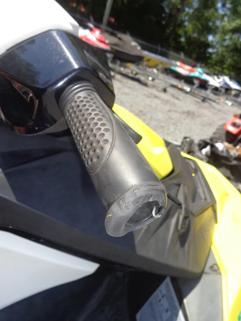 Slide: The Image of Sea-Doo Spark™ 3up 900 H.O. ACE™ iBR Convenience Package 2014 - 27