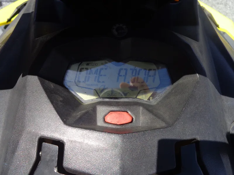 Slide: The Image of Sea-Doo Spark™ 3up 900 H.O. ACE™ iBR Convenience Package 2014 - 33