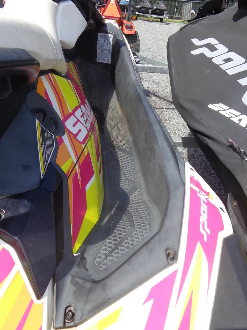 Slide: The Image of Sea-Doo Spark™ 3up 900 H.O. ACE™ iBR Convenience Package 2014 - 6
