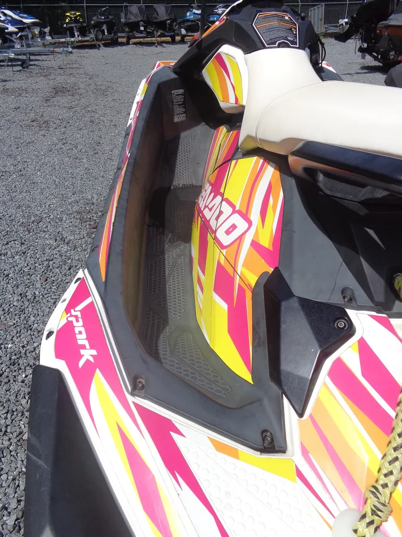 Slide: The Image of Sea-Doo Spark™ 3up 900 H.O. ACE™ iBR Convenience Package 2014 - 5