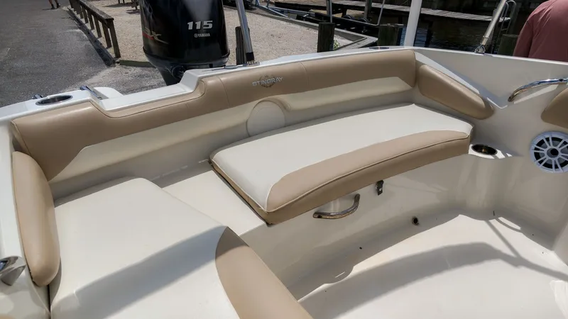 Slide: The Image of Stingray 182 SC 2019 - 8