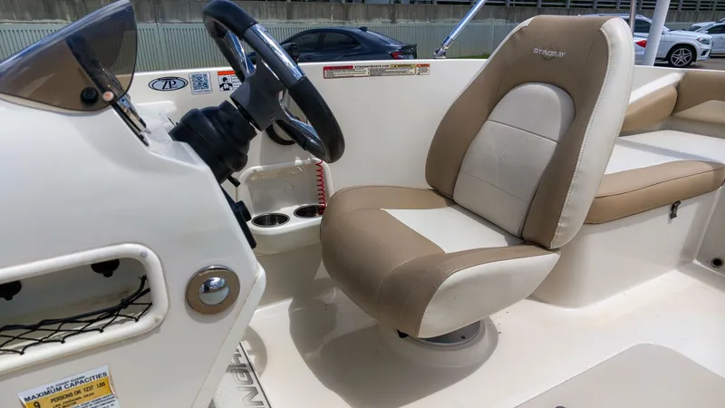 Slide: The Image of Stingray 182 SC 2019 - 12