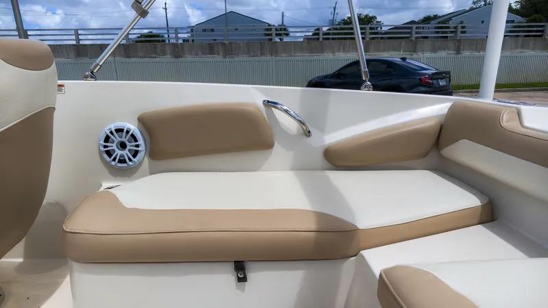 Slide: The Image of Stingray 182 SC 2019 - 4