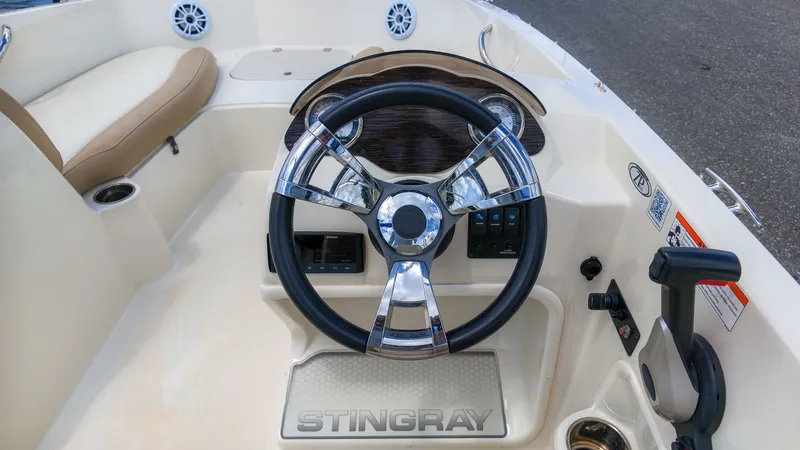 Slide: The Image of Stingray 182 SC 2019 - 13