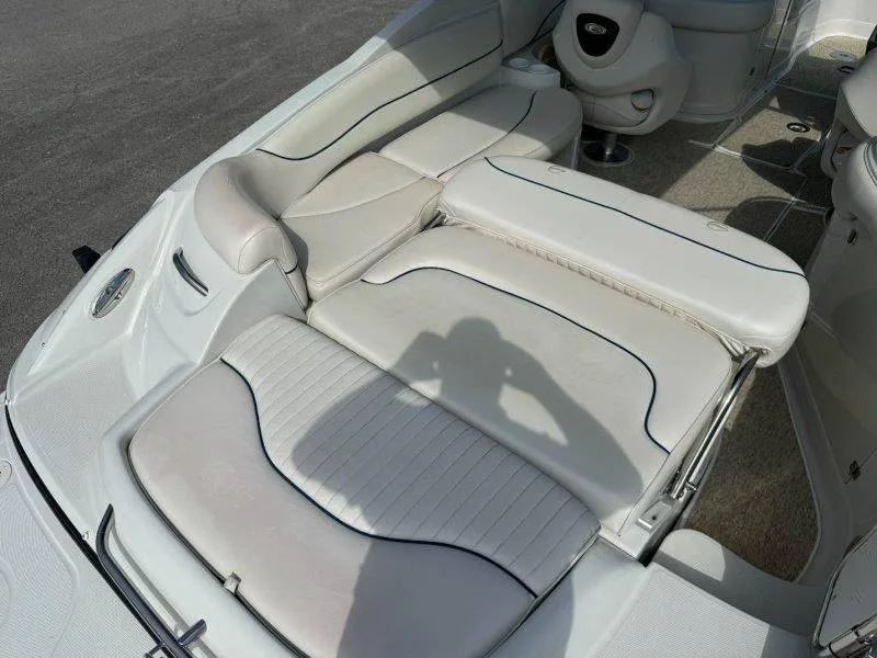 Slide: The Image of Crownline Boats 240 EX 2004 - 15