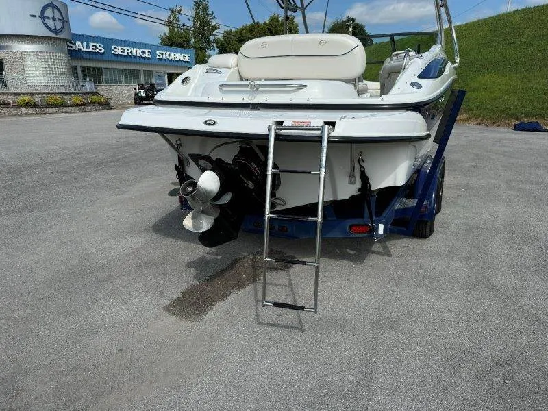 Slide: The Image of Crownline Boats 240 EX 2004 - 6