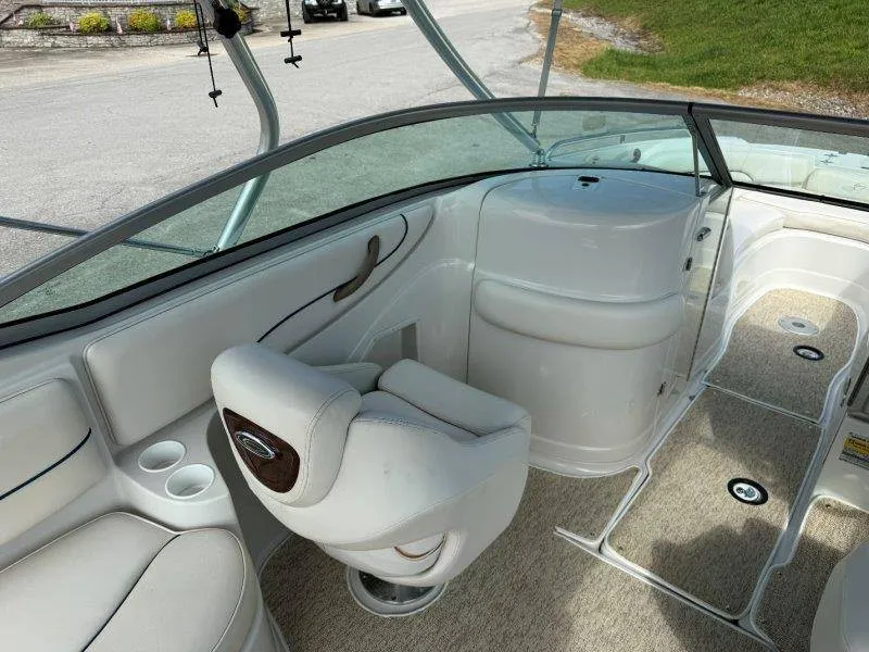 Slide: The Image of Crownline Boats 240 EX 2004 - 21