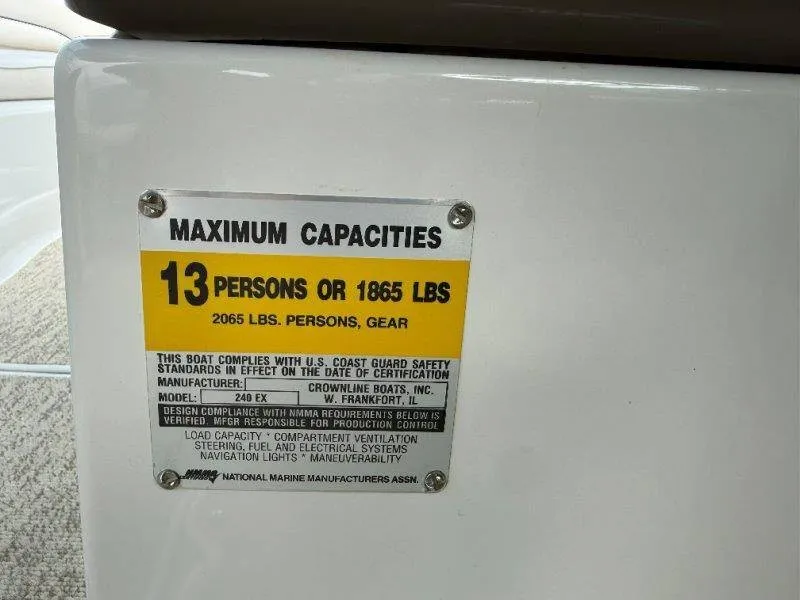 Slide: The Image of Crownline Boats 240 EX 2004 - 39