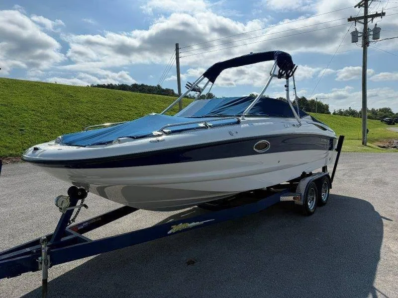 Slide: The Image of Crownline Boats 240 EX 2004 - 57