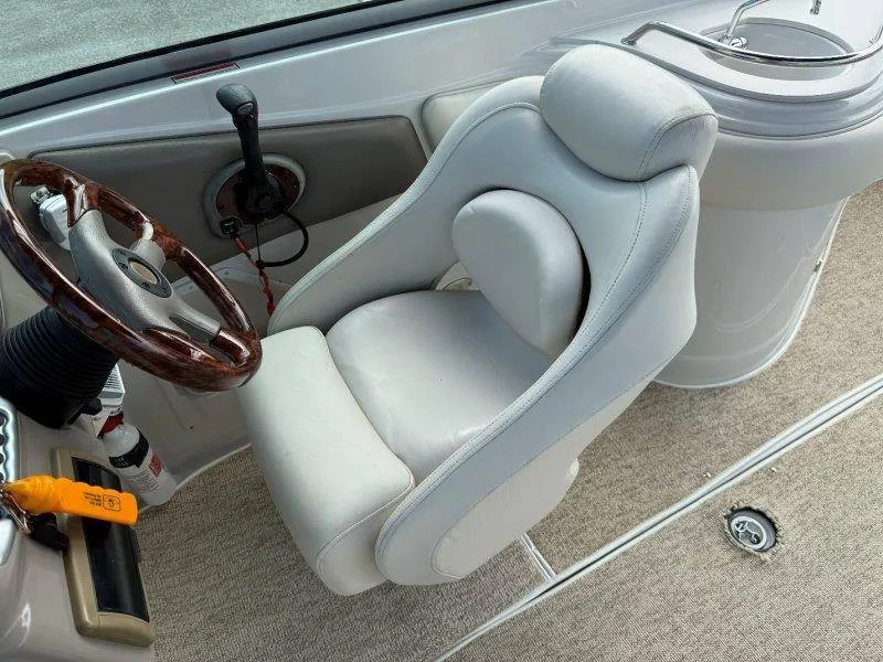 Slide: The Image of Crownline Boats 240 EX 2004 - 51