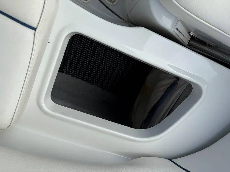 Slide: The Image of Crownline Boats 240 EX 2004 - 33