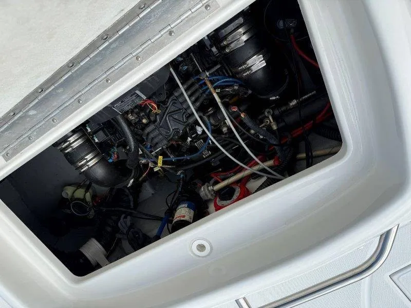 Slide: The Image of Crownline Boats 240 EX 2004 - 35