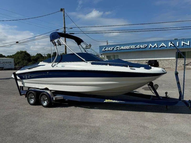Slide: The Image of Crownline Boats 240 EX 2004 - 59