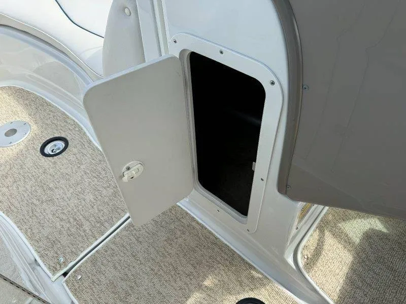Slide: The Image of Crownline Boats 240 EX 2004 - 63