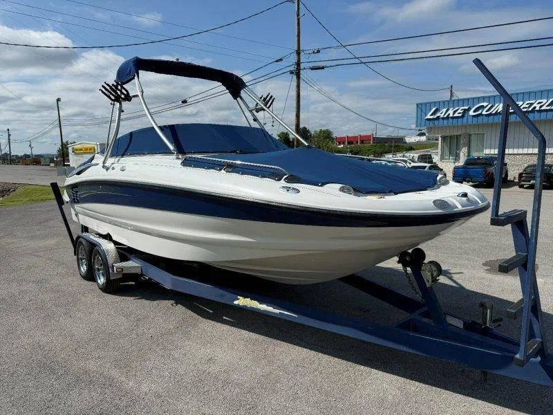 Slide: The Image of Crownline Boats 240 EX 2004 - 55