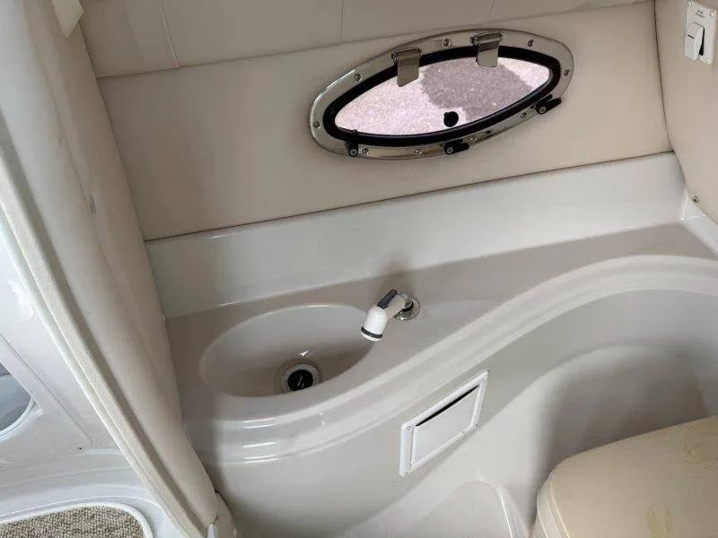 Slide: The Image of Crownline Boats 240 EX 2004 - 27
