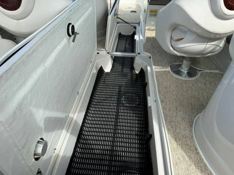 Slide: The Image of Crownline Boats 240 EX 2004 - 80