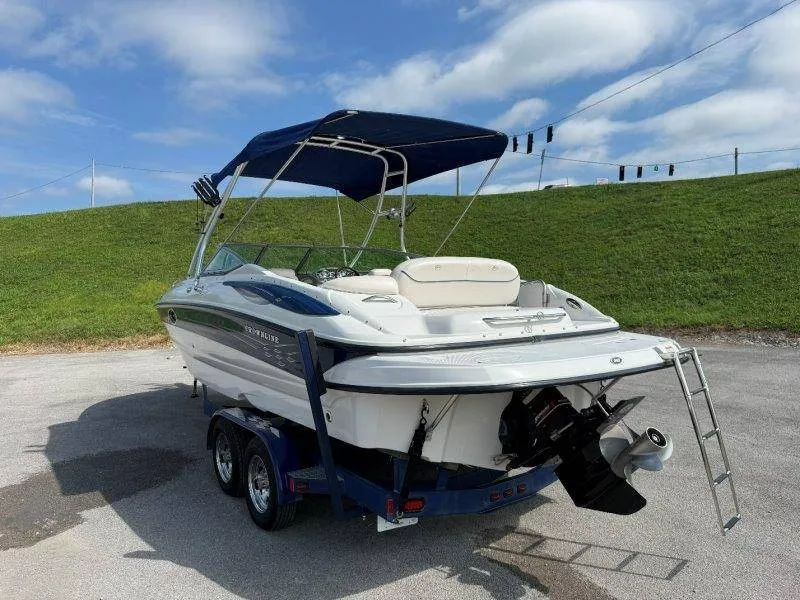 Slide: The Image of Crownline Boats 240 EX 2004 - 94