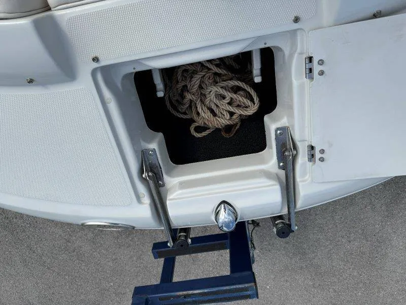 Slide: The Image of Crownline Boats 240 EX 2004 - 47