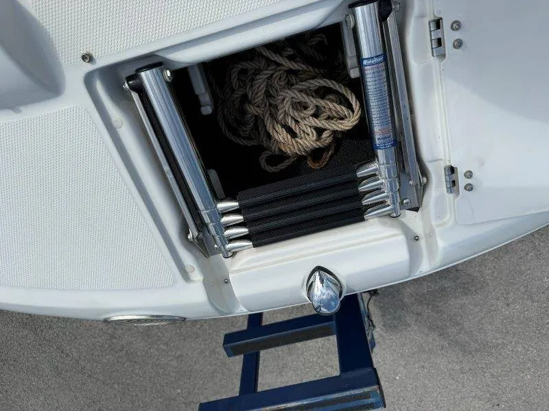 Slide: The Image of Crownline Boats 240 EX 2004 - 50