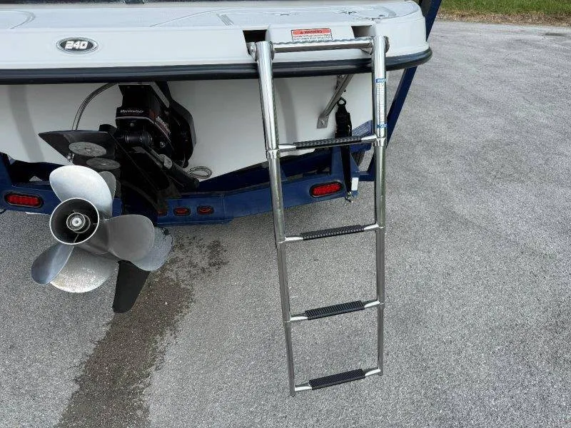 Slide: The Image of Crownline Boats 240 EX 2004 - 103