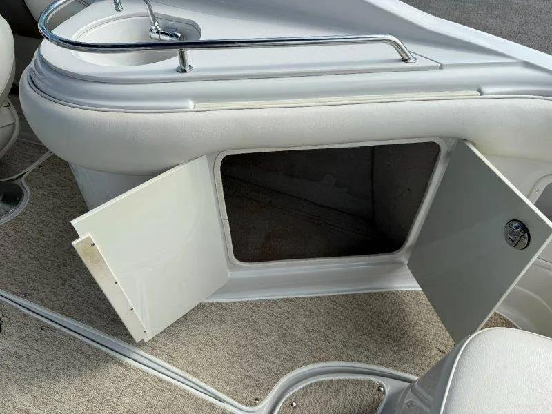 Slide: The Image of Crownline Boats 240 EX 2004 - 26