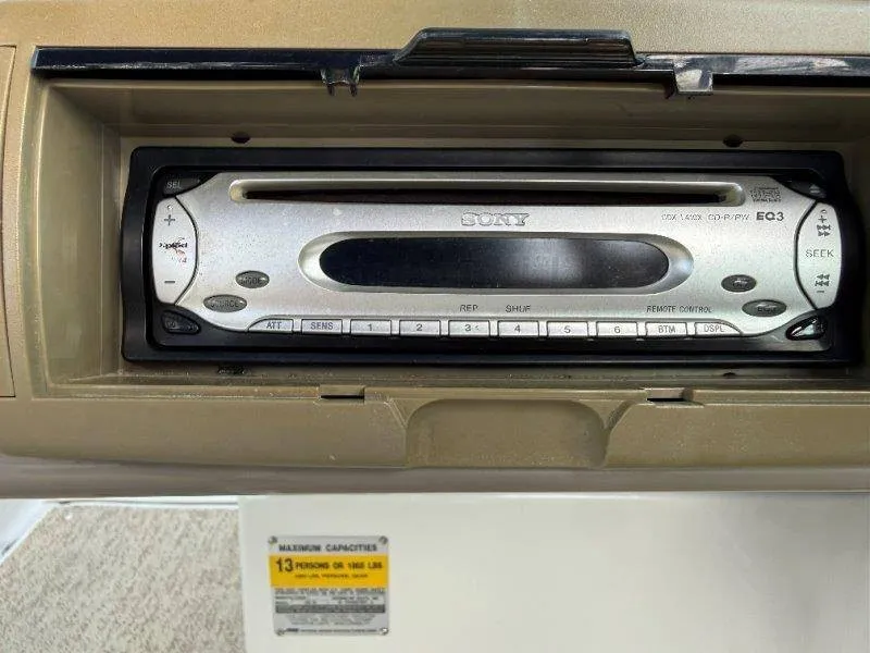 Slide: The Image of Crownline Boats 240 EX 2004 - 82