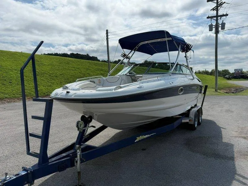 Slide: The Image of Crownline Boats 240 EX 2004 - 100