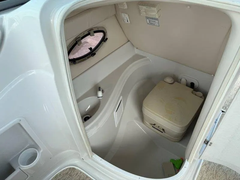 Slide: The Image of Crownline Boats 240 EX 2004 - 37