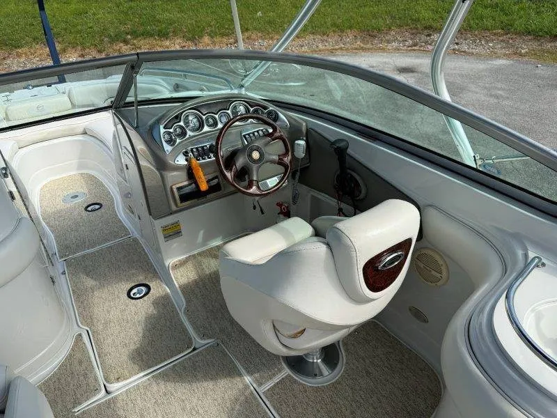 Slide: The Image of Crownline Boats 240 EX 2004 - 23