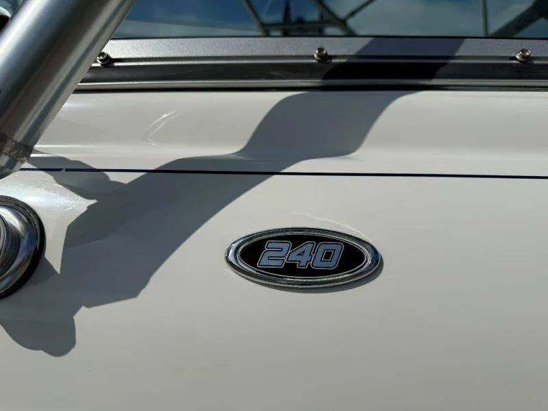 Slide: The Image of Crownline Boats 240 EX 2004 - 99