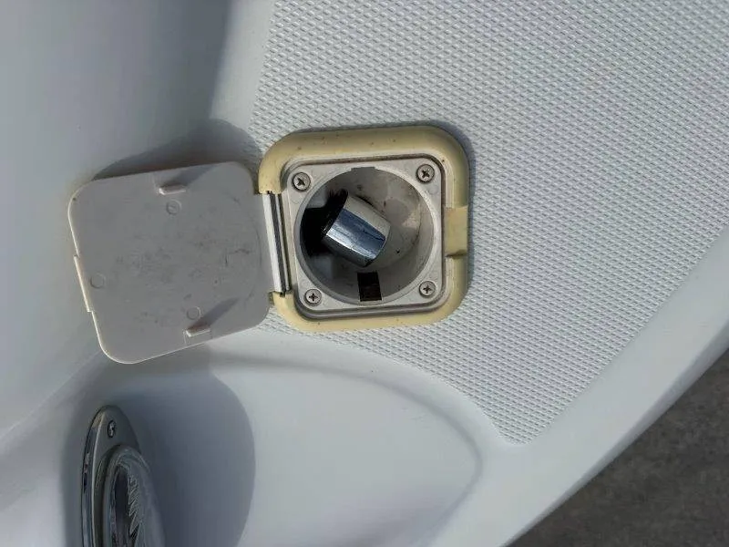 Slide: The Image of Crownline Boats 240 EX 2004 - 24
