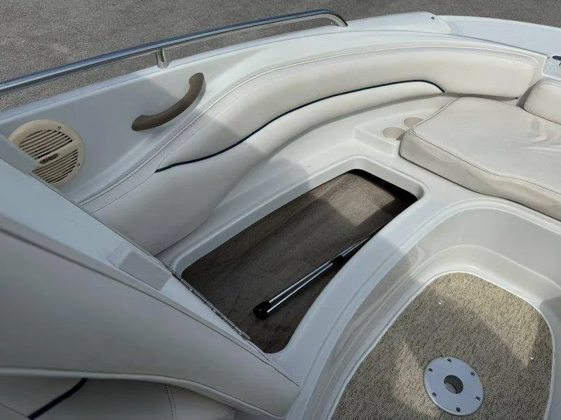 Slide: The Image of Crownline Boats 240 EX 2004 - 64