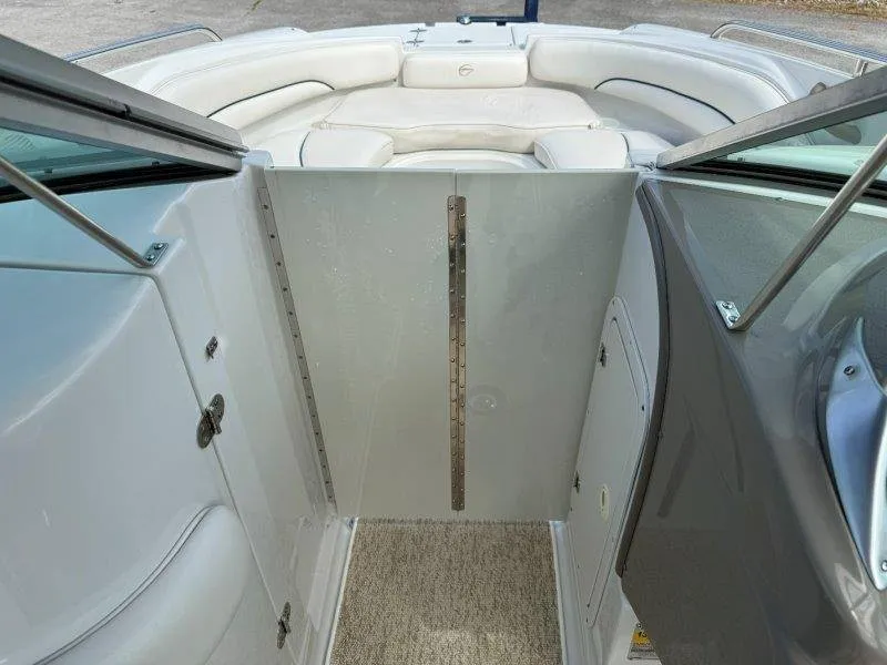 Slide: The Image of Crownline Boats 240 EX 2004 - 62