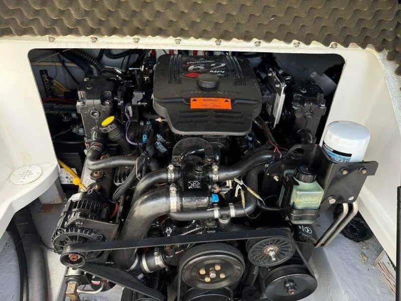 Slide: The Image of Crownline Boats 240 EX 2004 - 42