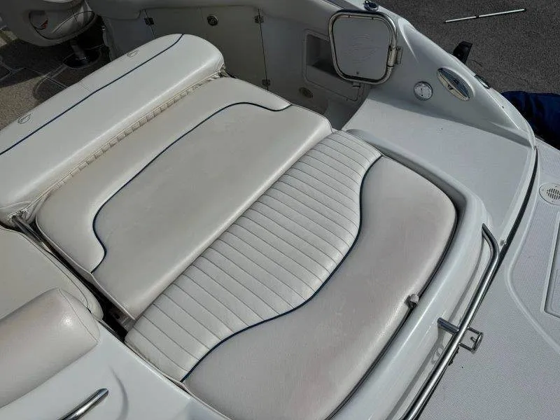 Slide: The Image of Crownline Boats 240 EX 2004 - 14