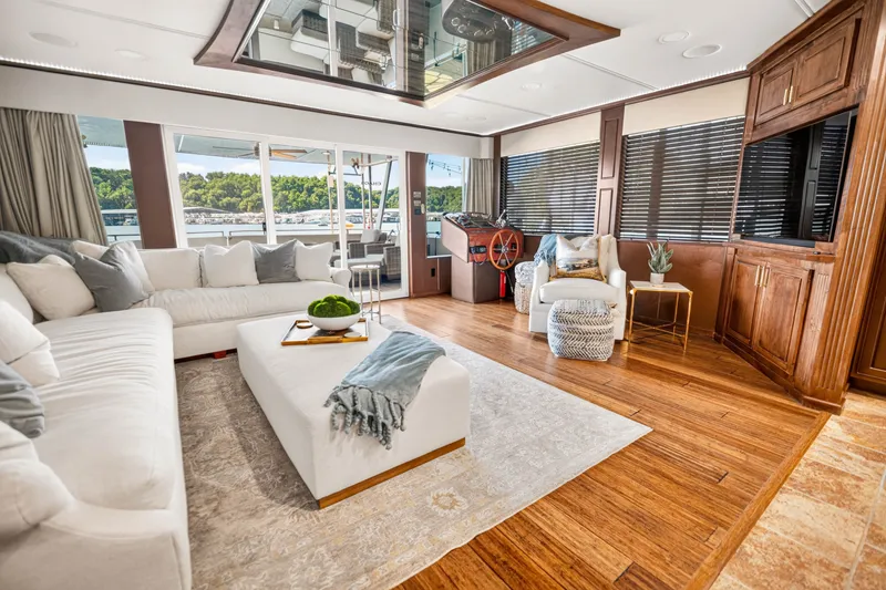 The Image of Luxurious interior of a 2010 Stardust Cruisers houseboat with elegant furnishings and scenic views. - 1