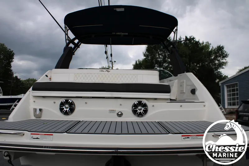 Slide: The Image of Sea Ray SLX 250 2019 - 8