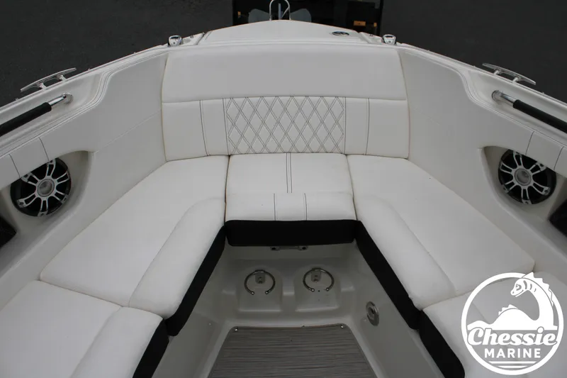 Slide: The Image of Sea Ray SLX 250 2019 - 24