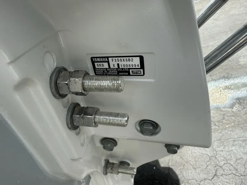 Slide: The Image of Sea Hunt Ultra 235SE 2027 - 27