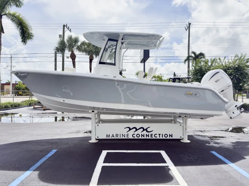 Slide: The Image of Sea Hunt Ultra 235SE 2027 - 4