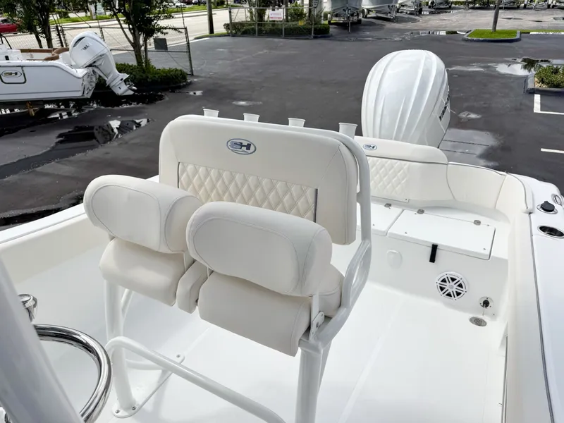 Slide: The Image of Sea Hunt Ultra 235SE 2027 - 15