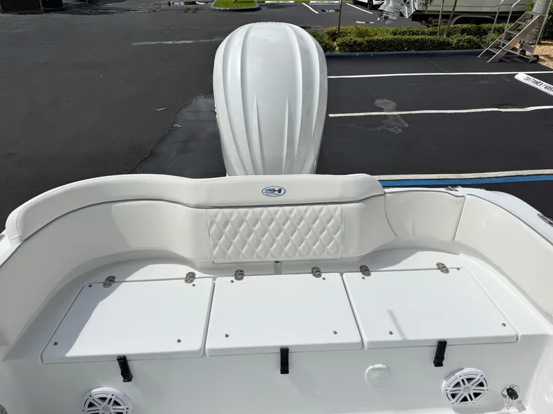 Slide: The Image of Sea Hunt Ultra 235SE 2027 - 10