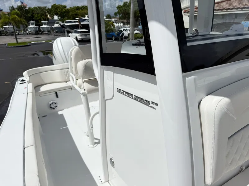 Slide: The Image of Sea Hunt Ultra 235SE 2027 - 18