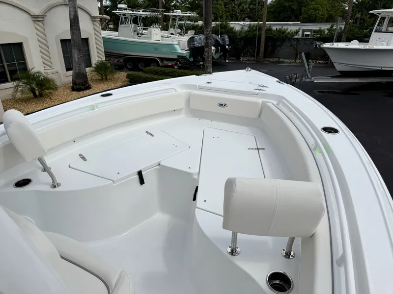 Slide: The Image of Sea Hunt Ultra 235SE 2027 - 22
