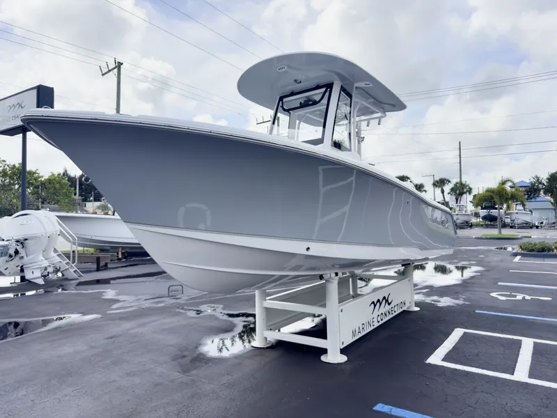 Slide: The Image of Sea Hunt Ultra 235SE 2027 - 3