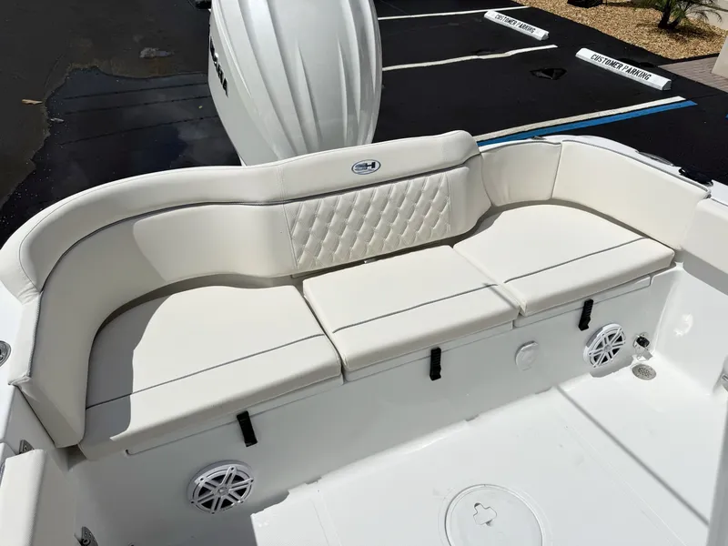Slide: The Image of Sea Hunt Ultra 235SE 2027 - 9