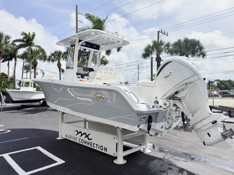 Slide: The Image of Sea Hunt Ultra 235SE 2027 - 5