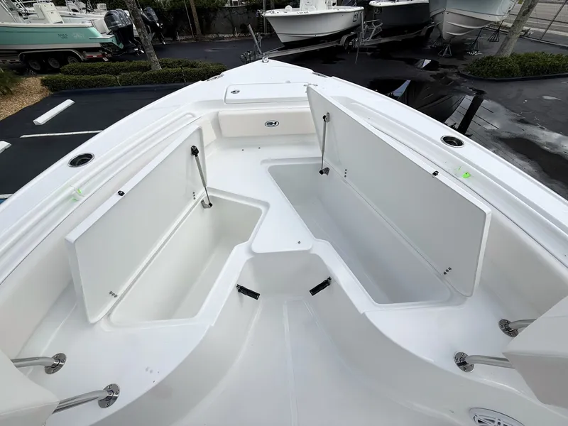 Slide: The Image of Sea Hunt Ultra 235SE 2027 - 23