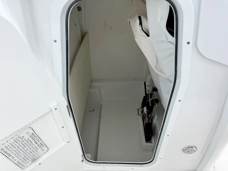 Slide: The Image of Sea Hunt Ultra 235SE 2027 - 19
